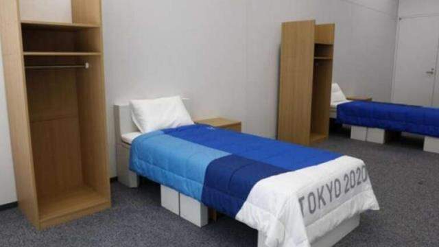 Tokyo Olimpiyatları'nda sporcuların yatak odasına cinsel ilişkiyi önleyen yatak konuldu Tokyo Olimpiyatları'nda sporcuların yatak odasına cinsel ilişkiyi önleyen yatak konuldu