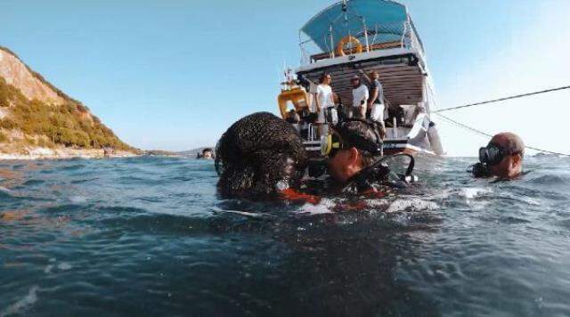 Bakan Pakdemirli 'hayalet ağlara' dikkat çekmek için Marmara Denizi'nde özel dalış gerçekleştirdi Bakan Pakdemirli 'hayalet ağlara' dikkat çekmek için Marmara Denizi'nde özel dalış gerçekleştirdi