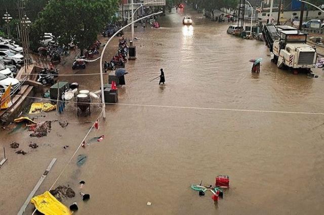 Çin'de sel felaketi! En az 12 kişi öldü, 100 binin üzerinde kişi ise tahliye edildi