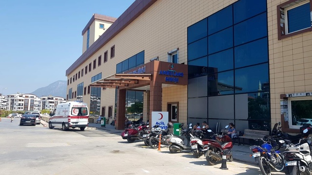 Turistleri taşıyan safari aracı kaza yaptı! 1 ölü, 9 yaralı var Turistleri taşıyan safari aracı kaza yaptı! 1 ölü, 9 yaralı var