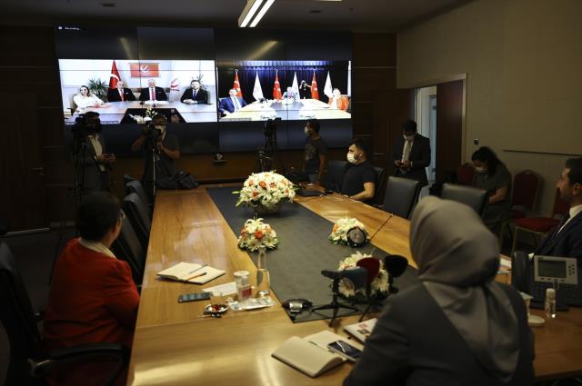 Videokonferans yöntemiyle bayramlaşan AK Parti ve CHP'den vatandaşa ortak çağrı: Aşı olun