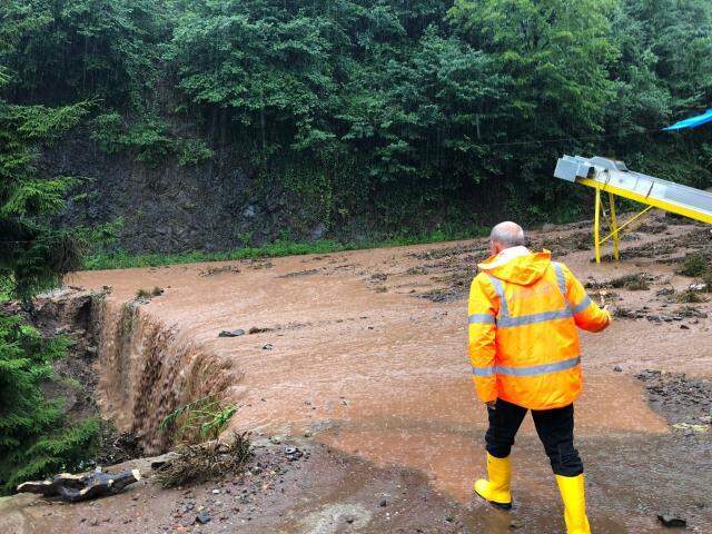 Geçen hafta felaketi yaşayan Rize yine sele teslim! Evleri su bastı, mahsur kalanlar var