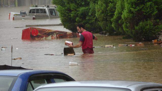 Rize'nin ardından Artvin de sele teslim! Mahsur kalan vatandaşlar böyle kurtarıldı Rize'nin ardından Artvin de sele teslim! Mahsur kalan vatandaşlar böyle kurtarıldı