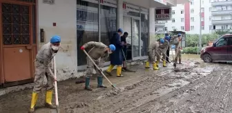 Son dakika haber: Arhavi'de yaşanan sel afetinin ardından temizlik çalışmaları devam ediyor