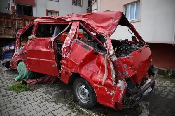 Felaketin boyutu gün ağarınca ortaya çıktı! 1 kişinin kaybolduğu Artvin'de yollar çamura bulandı