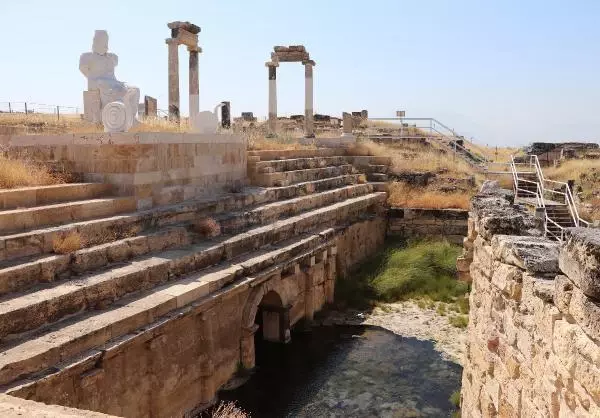 UNESCO listesinde bulunan Cehennem Kapısı'ndaki hayvan ölümlerinin zeminde biriken zehirli gazdan kaynaklandığı ortaya çıktı