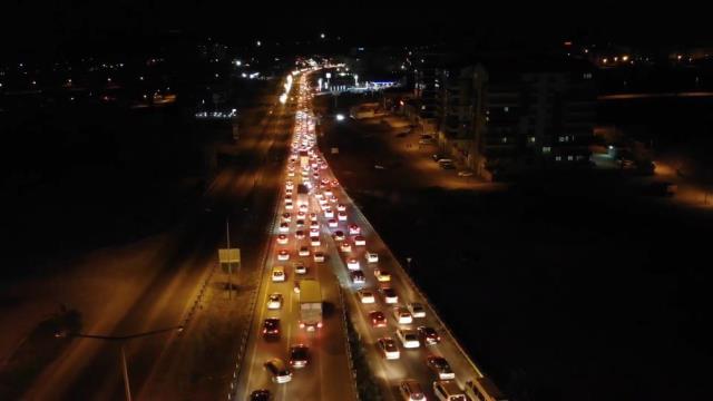 'Kilit kavşak' Kırıkkale'de araç kuyruğu gece yarısı 15 kilometreyi buldu