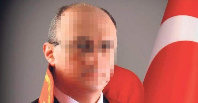 Çağlayan Adliyesi önünde akılalmaz kavga! Avukat, taksi nedeniyle tartıştığı hakimi tekmeyle darp etti Çağlayan Adliyesi önünde akılalmaz kavga! Avukat, taksi nedeniyle tartıştığı hakimi tekmeyle darp etti