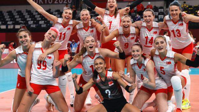 Cumhurbaşkanı Recep Tayyip Erdoğan, Olimpiyat şampiyonu Çin'i parkeden silen Filenin Sultanları'nı tebrik etti Cumhurbaşkanı Recep Tayyip Erdoğan, Olimpiyat şampiyonu Çin'i parkeden silen Filenin Sultanları'nı tebrik etti