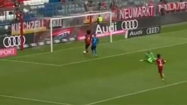 Laubalilikte Balotelli ile yarışır! Geleceğin yıldızı olarak gösterilen Zirkee, boş kaleye atamadığı golle saç baş yoldurttu Laubalilikte Balotelli ile yarışır! Geleceğin yıldızı olarak gösterilen Zirkee, boş kaleye atamadığı golle saç baş yoldurttu