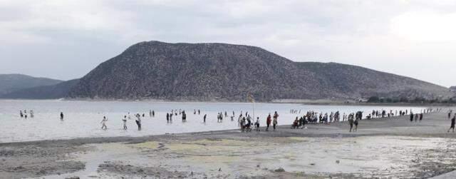 Salda Gölü'nde tahribat! Su 50 metre çekildi, balçık oluştu