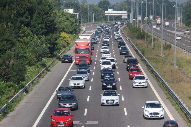 Tatilcilerin dönüş çilesi! Trafik 7 ilde durma noktasına geldi, art arda kazalar yaşandı Tatilcilerin dönüş çilesi! Trafik 7 ilde durma noktasına geldi, art arda kazalar yaşandı