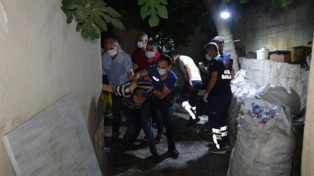 Annesini, eşini ve 5 çocuğunu rehin aldı