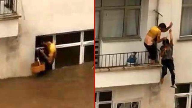 Artvin'de yaşanan sel felaketinden yeni görüntü! Mahsur kalan çiftin mucize kurtuluşu kamerada