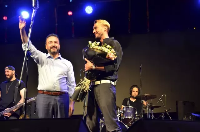 Elbistan Festivali'nde Cem Adrian coşkusu! On binlerce kişi konsere akın etti