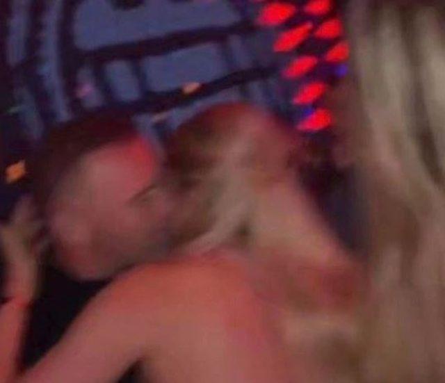 Evli Rooney'den skandal görüntüler! Fotoğraflara rağmen cinsel ilişki iddialarını reddetti