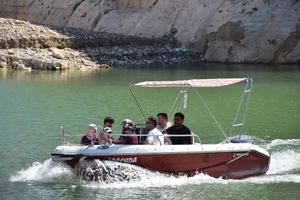 Görmek için Danimarka'dan bile geliyorlar! Tarihi Hasankeyf'te tekne turları başladı, ücreti 25 lira