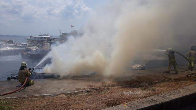 Son Dakika: Maltepe sahilde 8 tekne alevlere teslim! Ekipler yangına müdahale ediyor Son Dakika: Maltepe sahilde 8 tekne alevlere teslim! Ekipler yangına müdahale ediyor