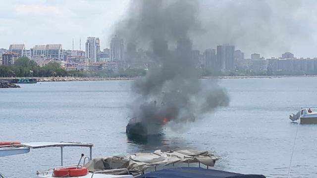 Son Dakika: Maltepe sahilde 8 tekne alevlere teslim! Ekipler yangına müdahale ediyor Son Dakika: Maltepe sahilde 8 tekne alevlere teslim! Ekipler yangına müdahale ediyor