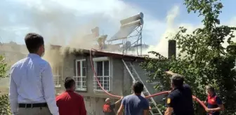 Yeni yaptırdıkları ev yandı, gözyaşlarına boğuldu