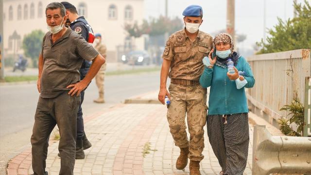 Antalya'da can telaşı fotoğraf karelerini yansıdı