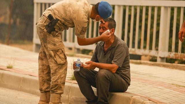 Antalya'da can telaşı fotoğraf karelerini yansıdı