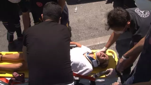 E-5'te yavaşlayan otomobil kazaya neden oldu! 5 araç birbirlerine girdi: 1'i ağır, 4 yaralı