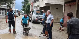 Arhavi'de temizlik çalışmaları devam ediyor