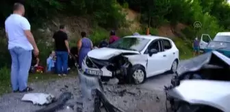 KASTAMONU - İki otomobil çarpıştı: 6 yaralı