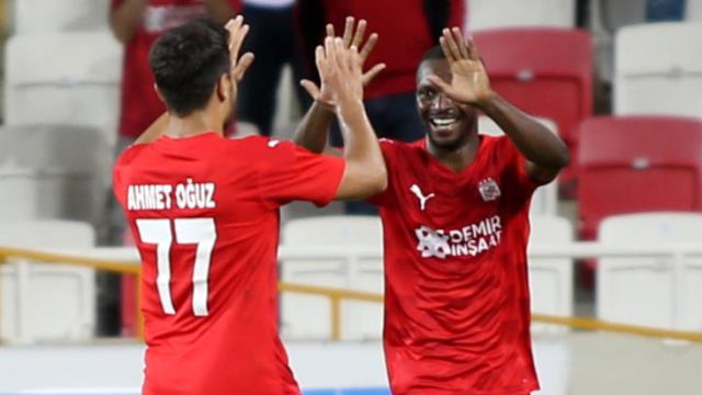 Konferans Ligi'nde Petrocub'u rövanşta da 1-0 yenen Sivasspor, 3. ön eleme turuna yükseldi