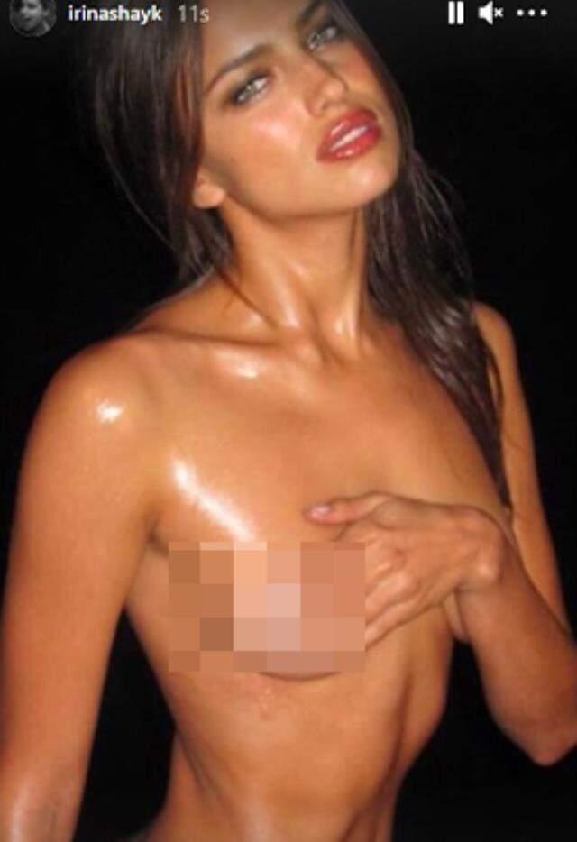 Ronaldo'nun eski sevgilisi Irina Shayk, peş peşe üstsüz fotoğraflar paylaştı