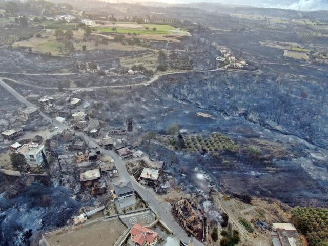 Son Dakika: Antalya'da yaşanan orman yangınlarında hayatını kaybedenlerin sayısı 3'e yükseldi