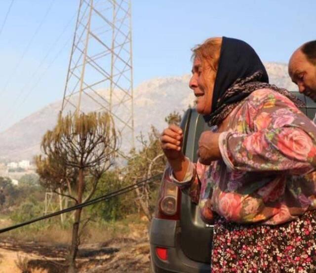 Yangında kül olan evini görünce kendinden geçti: Vay benim evim vay, her şeylerim gitmiş Yangında kül olan evini görünce kendinden geçti: Vay benim evim vay, her şeylerim gitmiş