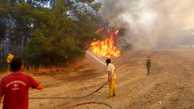 Son Dakika! Manavgat'ta alevlerin arasında kalan 2 yangın işçisi yaşamını yitirdi