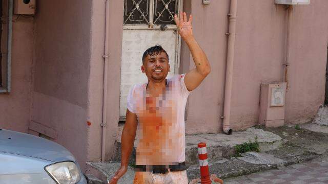 'Speedy Mustafa' lakaplı fenomen ortalığı birbirine kattı! Önce kendini balkondan attı, sonra 'Ölmedim be' diyerek sevincinden sigara yaktı 'Speedy Mustafa' lakaplı fenomen ortalığı birbirine kattı! Önce kendini balkondan attı, sonra 'Ölmedim be' diyerek sevincinden sigara yaktı