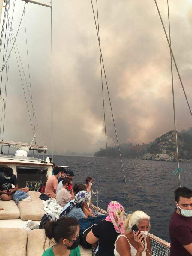 Botlar, tekneler seferber oldu: Bodrum'dan kaçış anları kameralara yansıdı