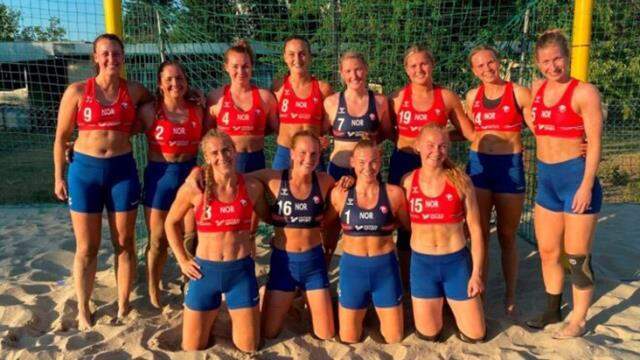 Norveç'ten sonra Fransa Plaj Hentbolu Kadın Milli Takımı da bikini giyme zorunluluğuna tepki gösterdi Norveç'ten sonra Fransa Plaj Hentbolu Kadın Milli Takımı da bikini giyme zorunluluğuna tepki gösterdi