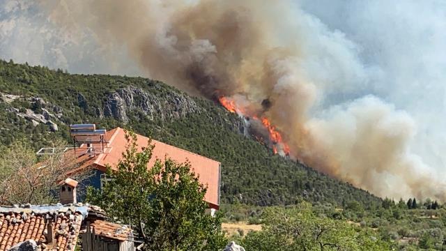 Son Dakika: Mersin ve Antalya'dan güzel haber! 3 noktada devam eden yangınlar kontrol altına alındı