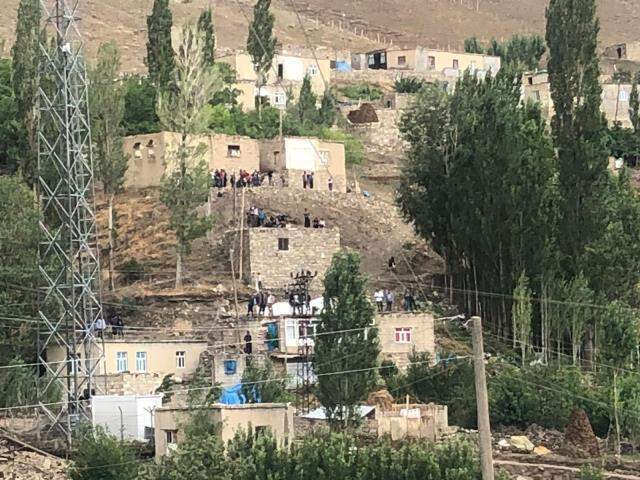 Van'ın Başkale ilçesi sele teslim! Köylüler damların üstüne çıkıp saatlerce kurtarılmayı bekledi Van'ın Başkale ilçesi sele teslim! Köylüler damların üstüne çıkıp saatlerce kurtarılmayı bekledi