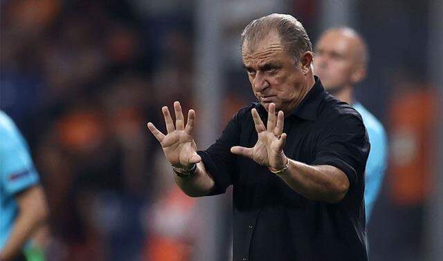 Galatasaray'ın UEFA'ya bildirdiği 25 kişilik listede yeni transfer Cicaldau yer almadı Galatasaray'ın UEFA'ya bildirdiği 25 kişilik listede yeni transfer Cicaldau yer almadı