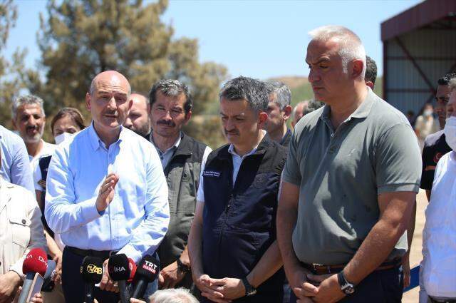 Son Dakika! Bakan Pakdemirli son durumu paylaştı: Antalya, Muğla ve Isparta'da alevlerle mücadele devam ediyor