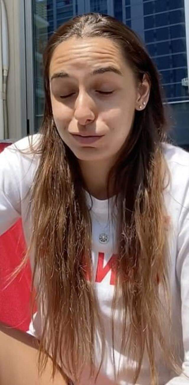 Güzel sporcu Pamela Ware, Olimpiyatlar tarihinin en kötü atlayışlarından birini gerçekleştirdi Güzel sporcu Pamela Ware, Olimpiyatlar tarihinin en kötü atlayışlarından birini gerçekleştirdi