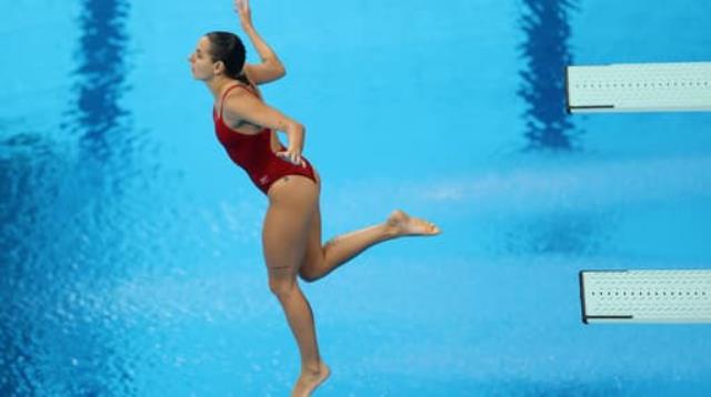 Güzel sporcu Pamela Ware, Olimpiyatlar tarihinin en kötü atlayışlarından birini gerçekleştirdi