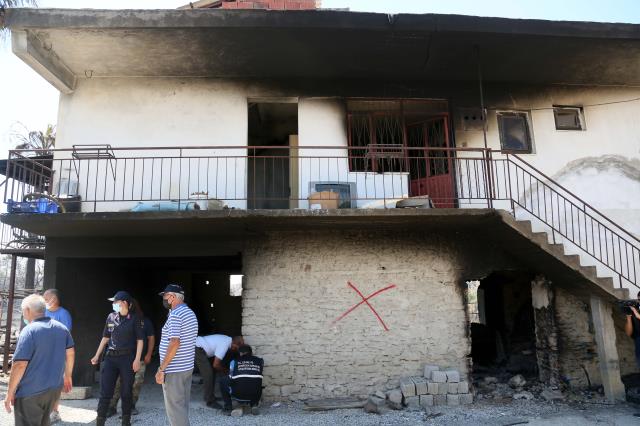 Manavgat'taki yangında hasar görerek yıkılmasına karar verilen evler işaretlenmeye başladı