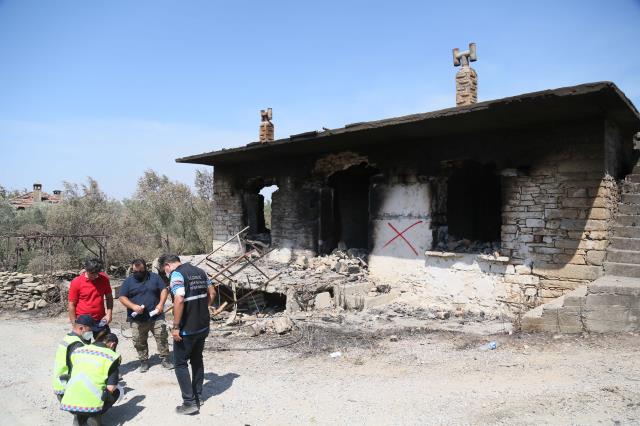 Manavgat'taki yangında hasar görerek yıkılmasına karar verilen evler işaretlenmeye başladı