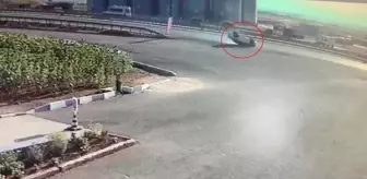 Devrilip ters dönen otomobil, metrelerce sürüklendi