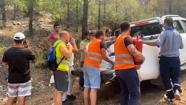 Ünlü oyuncu üç gün önce tatil yaptığı bölgeye bu sefer yangın söndürmeye geldi