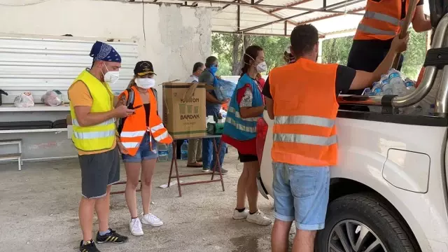 Ünlü oyuncu üç gün önce tatil yaptığı bölgeye bu sefer yangın söndürmeye geldi