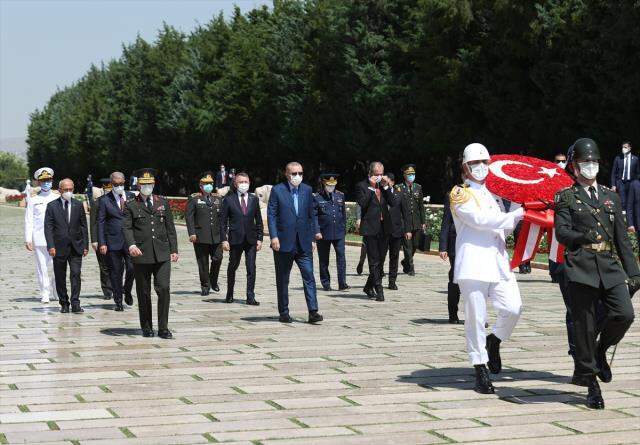 YAŞ toplantısı öncesi Anıtkabir'i ziyaret eden Cumhurbaşkanı Erdoğan, özel defteri imzaladı
