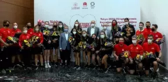A Milli Kadın Voleybol Takımı yurda döndü (2)